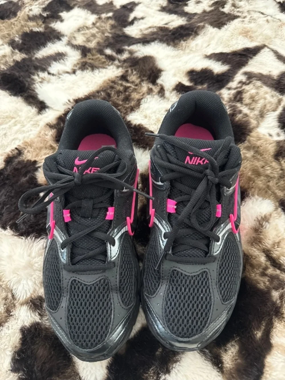 Nike Women’s Black & Hot Pink Athletic Sneakers